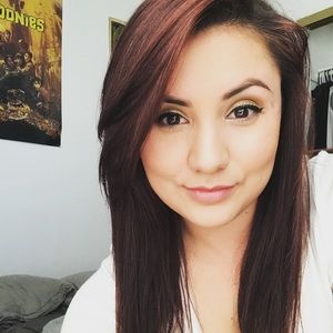 Meet your Posher, Cassandra